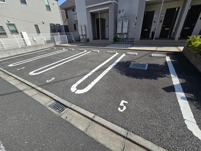 物件外観写真3　(駐車場)