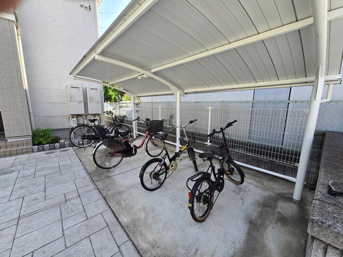 物件外観写真4　(駐輪場)