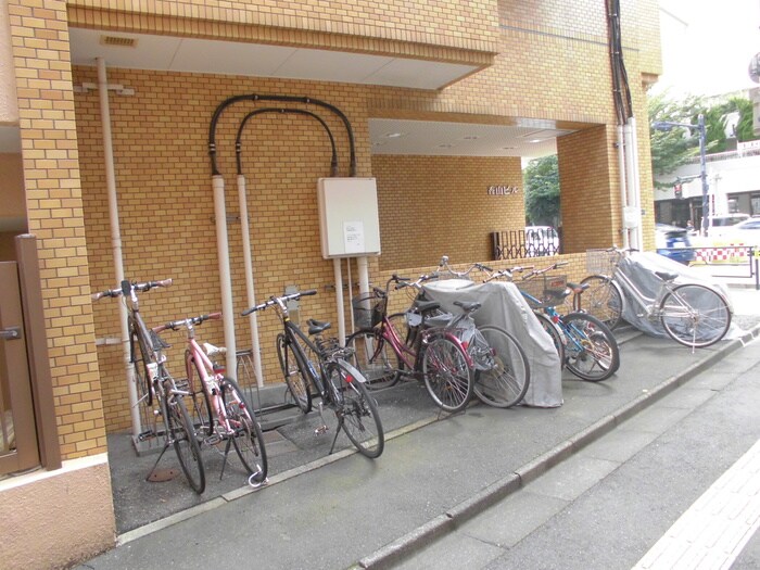 物件外観写真4　(駐輪場)