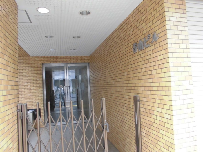 物件外観写真5　(エントランス部分)