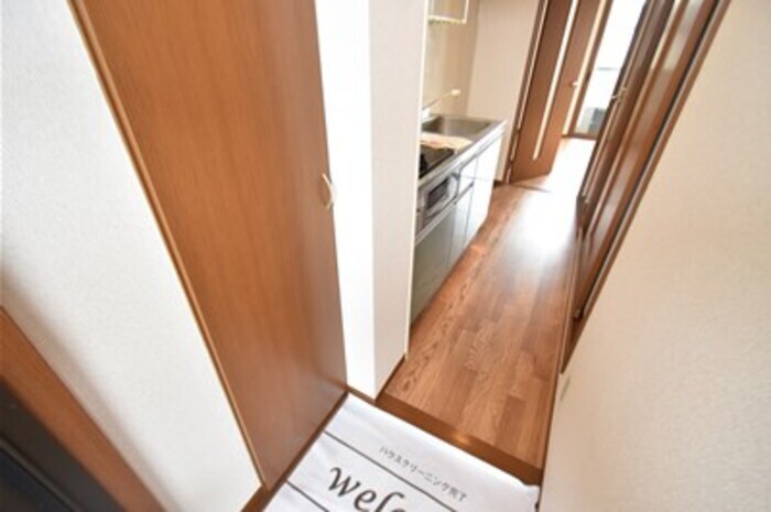 物件内観写真18　(玄関)