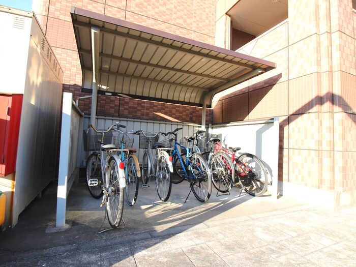 物件外観写真3　(駐輪場)