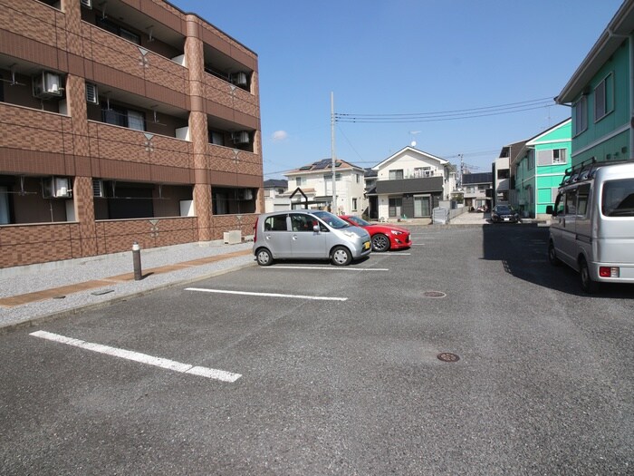 物件外観写真4　(駐車場)