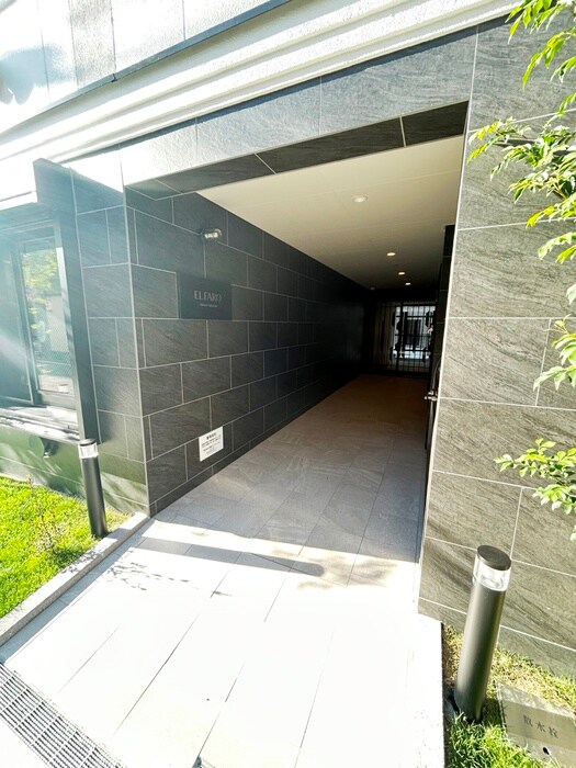 物件外観写真4　(エントランス部分)