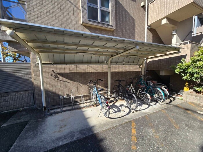 物件外観写真2　(駐輪場)