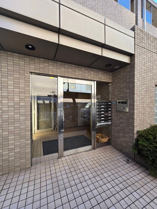物件外観写真6　(エントランス部分)