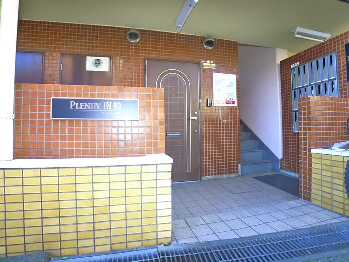 物件外観写真5　(エントランス部分)