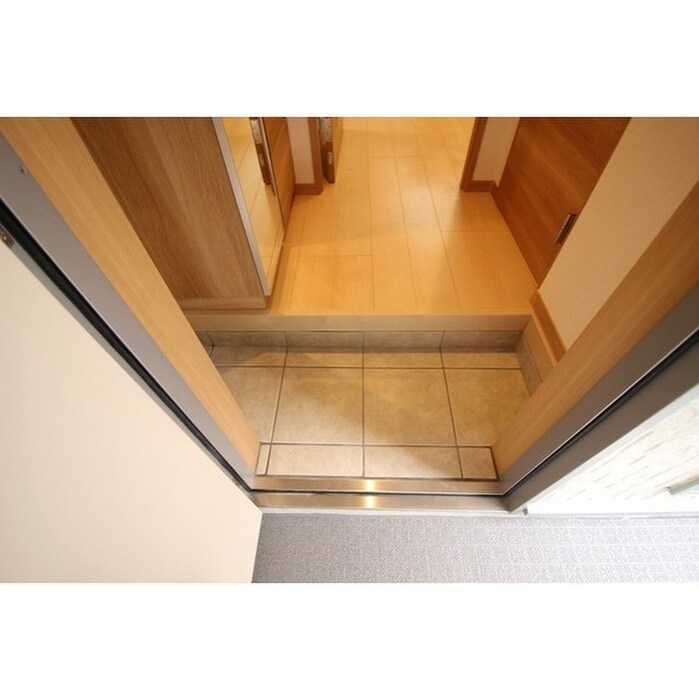 物件内観写真13　(玄関)