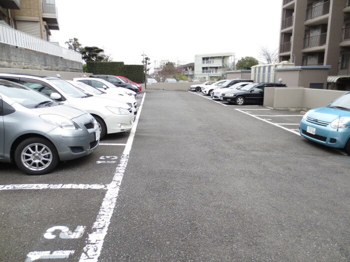 物件外観写真4　(駐車場)