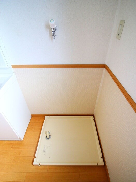 物件内観写真15　(洗濯機置場)