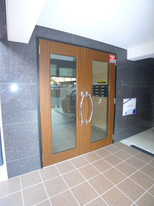 物件外観写真5　(エントランス部分)