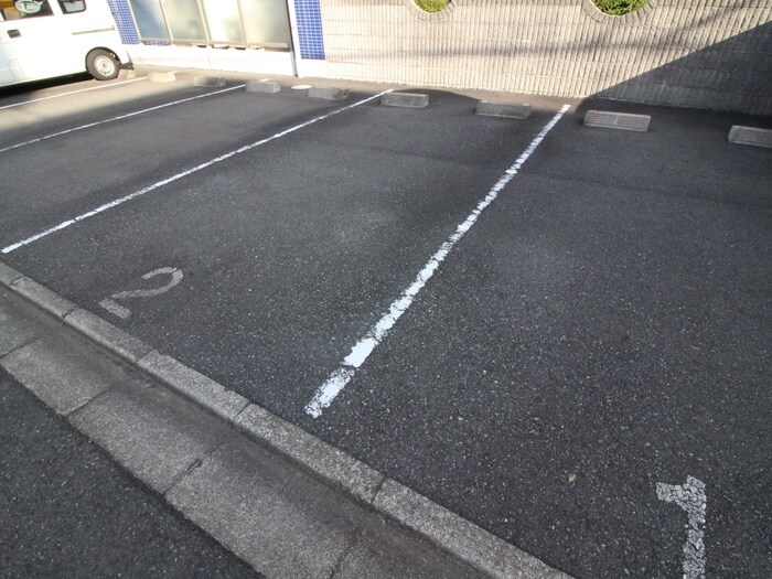 物件外観写真5　(駐車場)