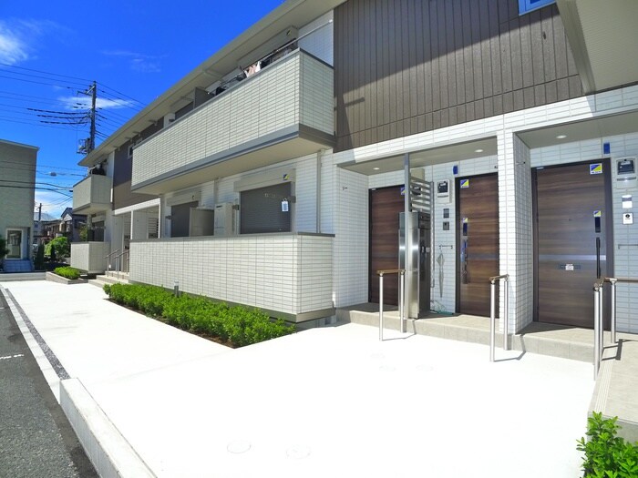 物件外観写真3　(エントランス部分)