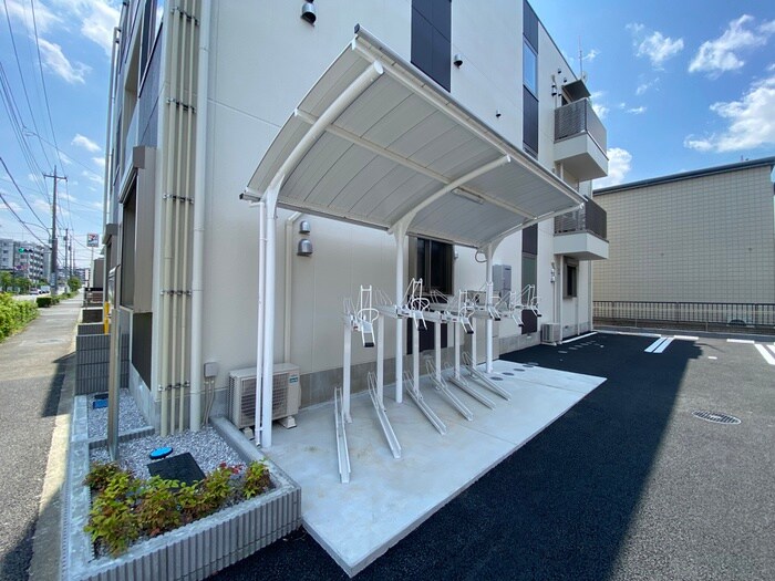 物件外観写真4　(駐輪場)