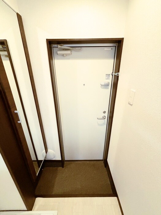 物件内観写真5　(玄関)