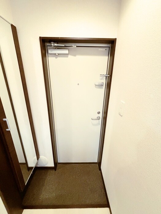 物件内観写真5　(玄関)