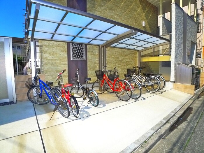 物件外観写真4　(駐輪場)