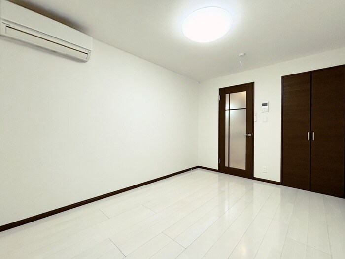 物件内観写真8　(室内からの展望)