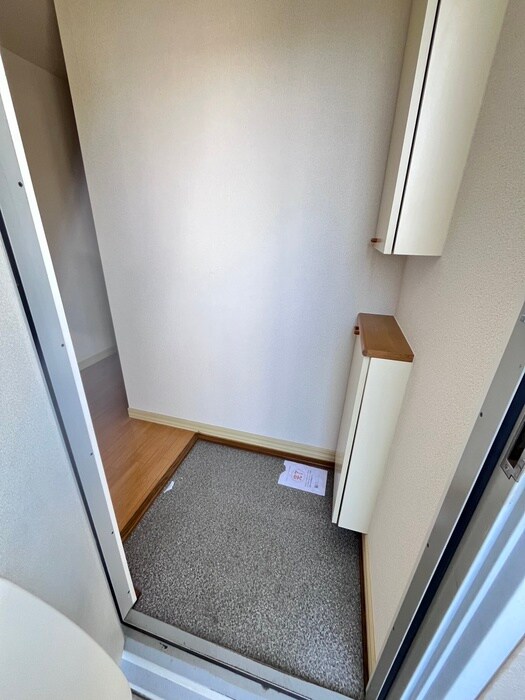 物件内観写真16　(玄関)