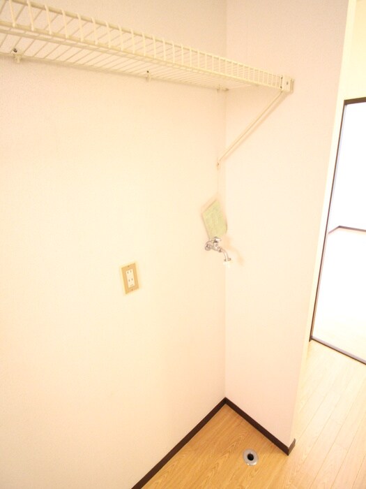 物件内観写真8　(洗濯機置場)