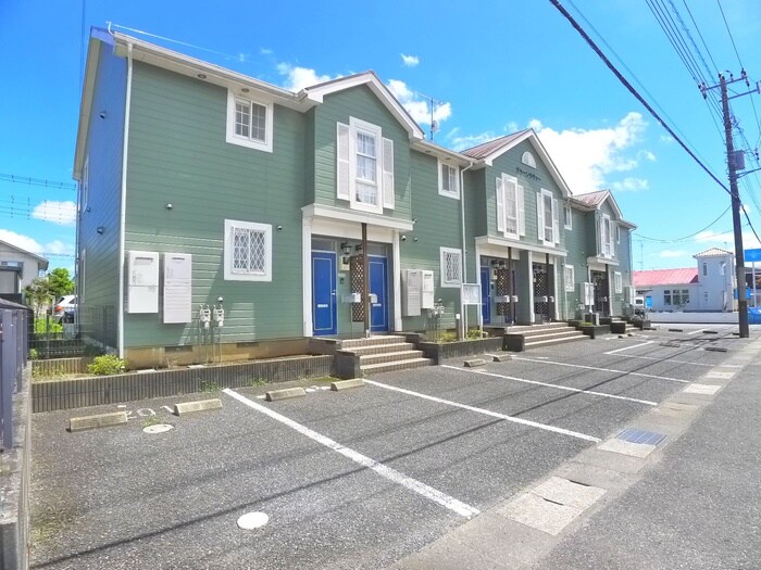 物件外観写真3　(駐車場)