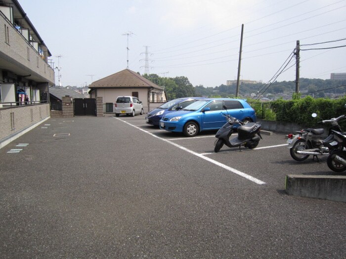 物件外観写真4　(駐車場)