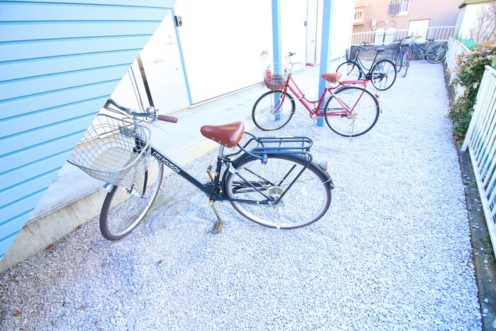 物件外観写真4　(駐輪場)