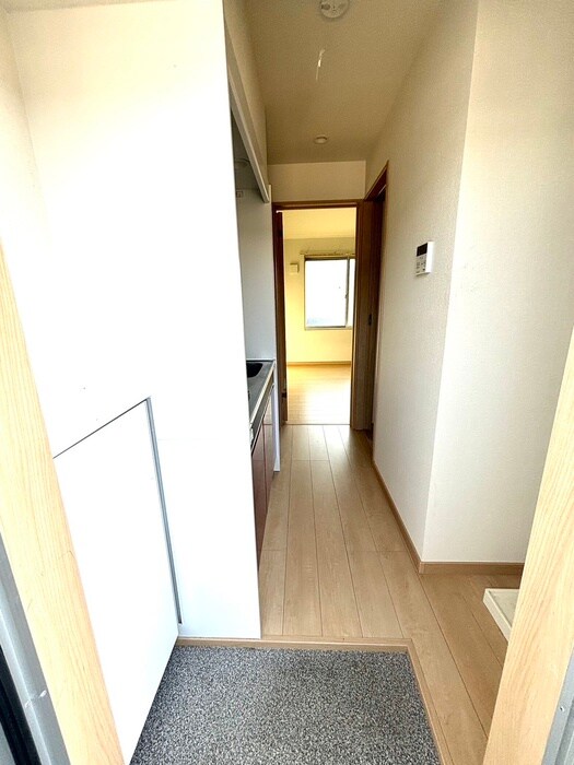 物件内観写真18　(玄関)