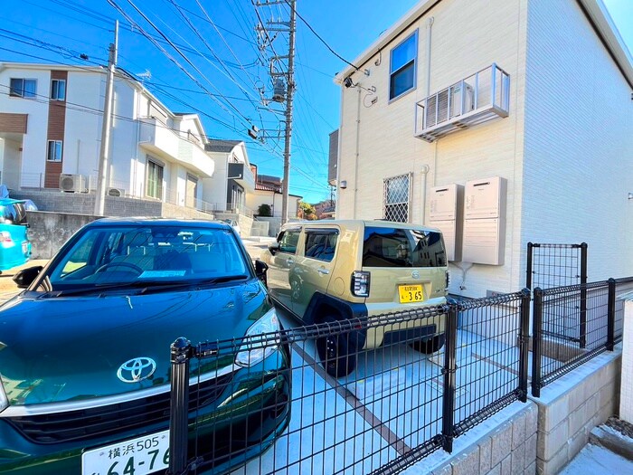 物件外観写真4　(駐車場)