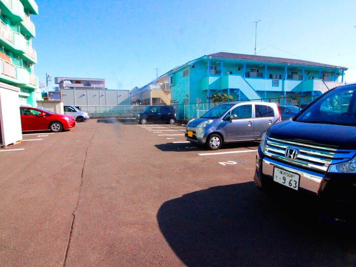 物件外観写真5　(駐車場)