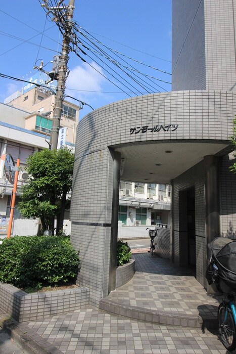 物件外観写真2　(エントランス部分)