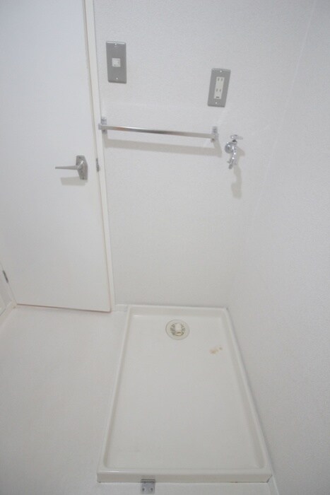 物件内観写真13　(洗濯機置場)