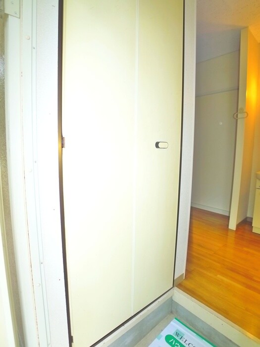 物件内観写真7　(玄関)