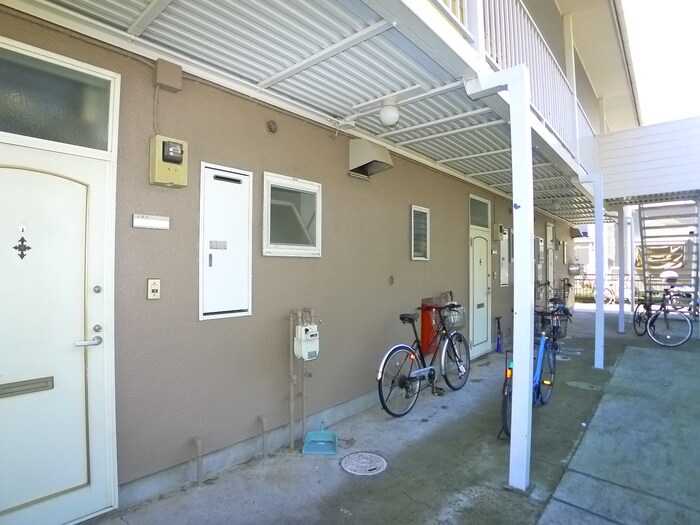 物件外観写真6　(駐輪場)