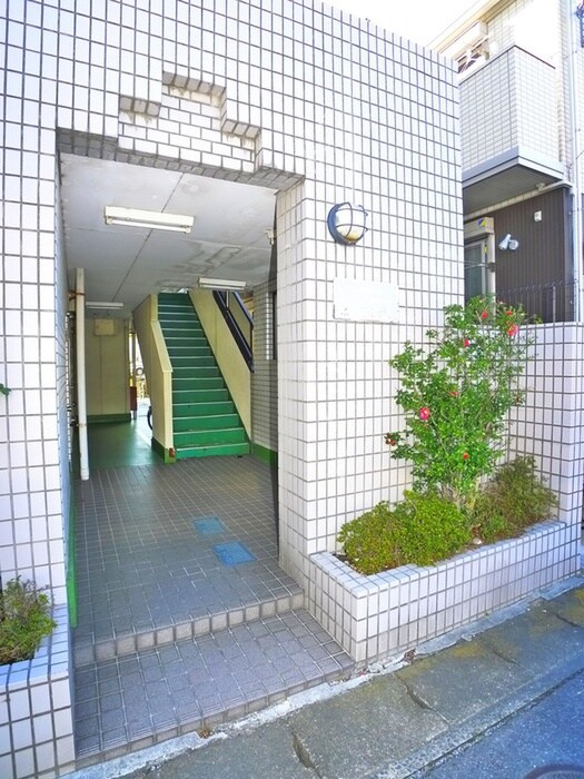 物件外観写真2　(エントランス部分)