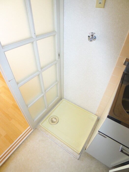 物件内観写真12　(洗濯機置場)