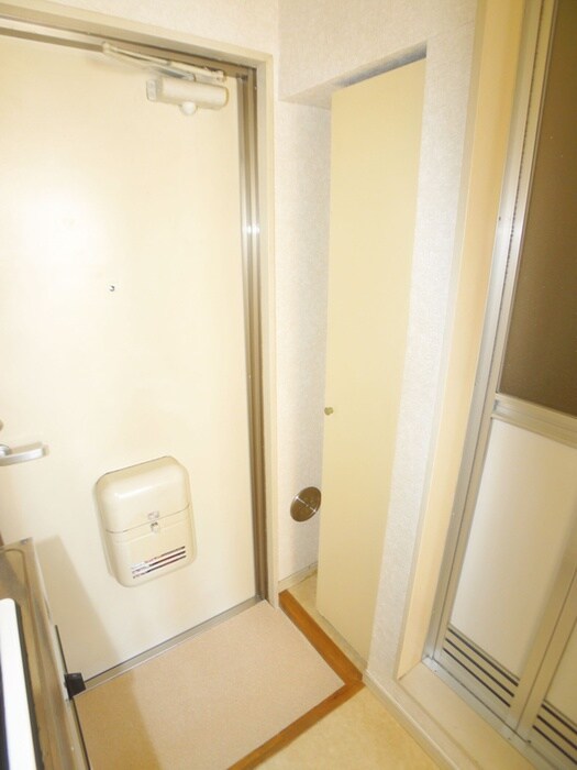 物件内観写真14　(玄関)