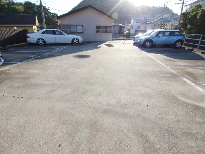 物件外観写真3　(駐車場)