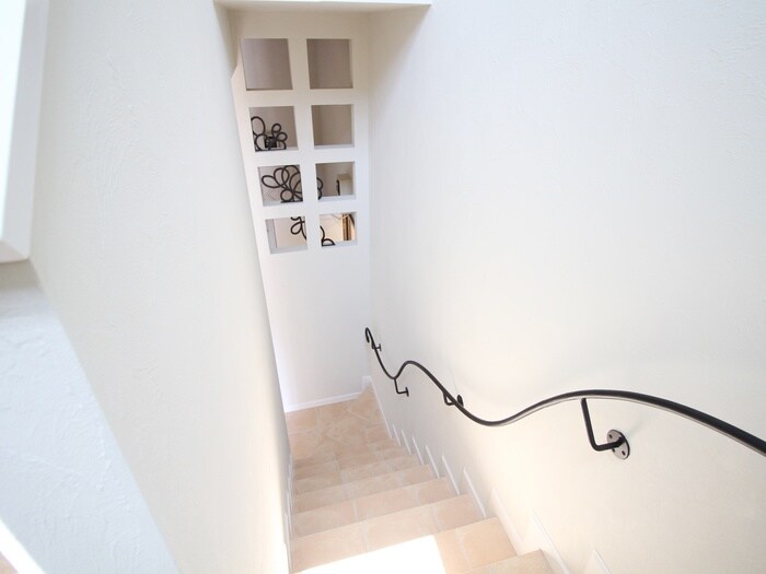 物件外観写真5　(エントランス部分)