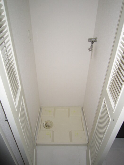 物件内観写真16　(洗濯機置場)