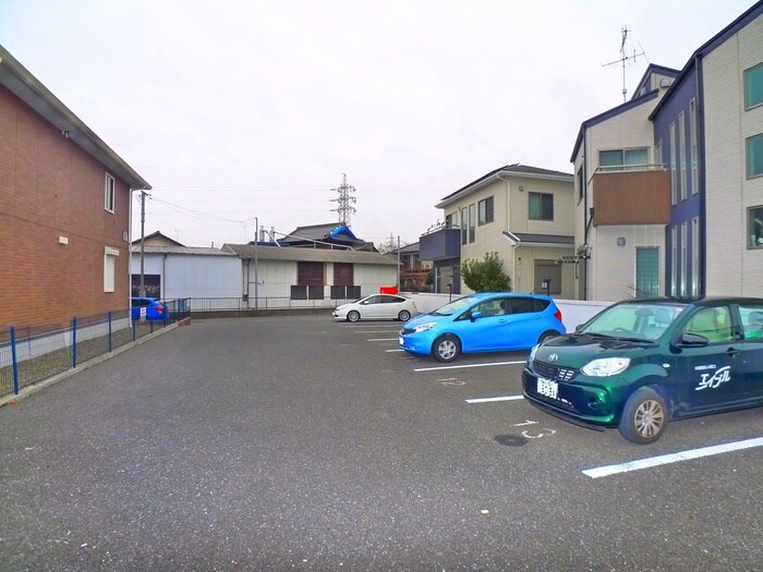 物件外観写真2　(駐車場)