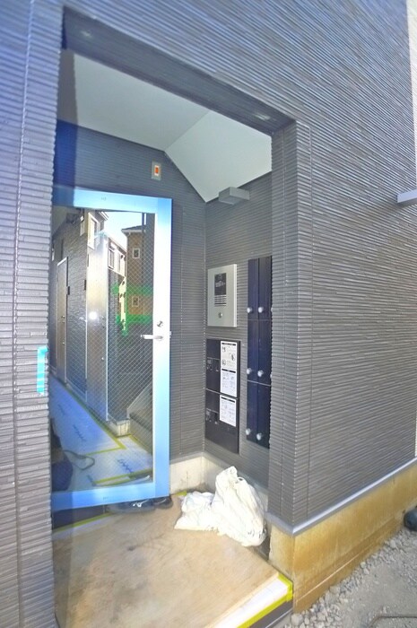 物件外観写真3　(エントランス部分)