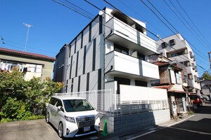 クレドメゾン子安通外観写真