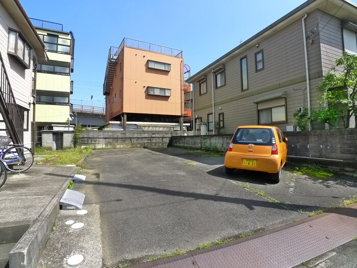 物件外観写真2　(駐車場)