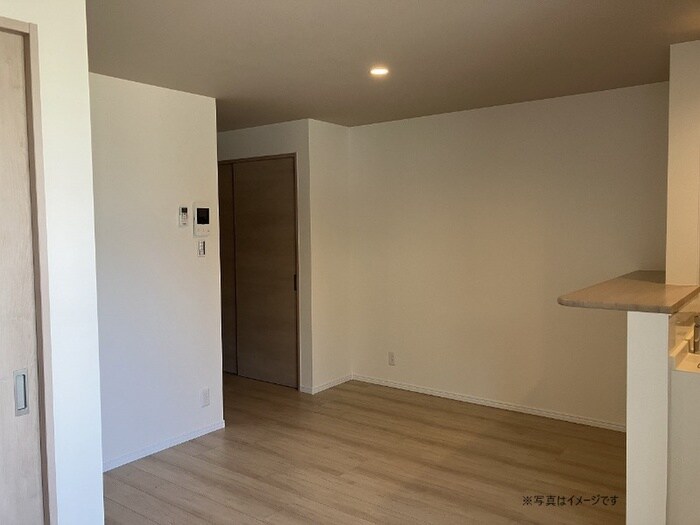 物件内観写真7　(室内からの展望)