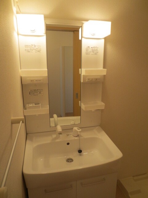 物件内観写真8　(洗面)