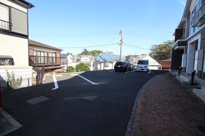 物件外観写真5　(駐車場)