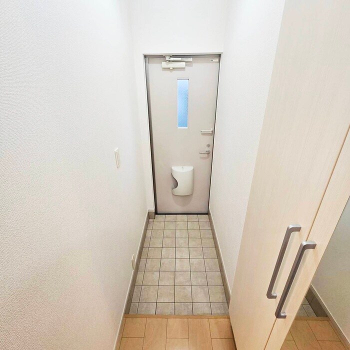 物件内観写真19　(玄関)