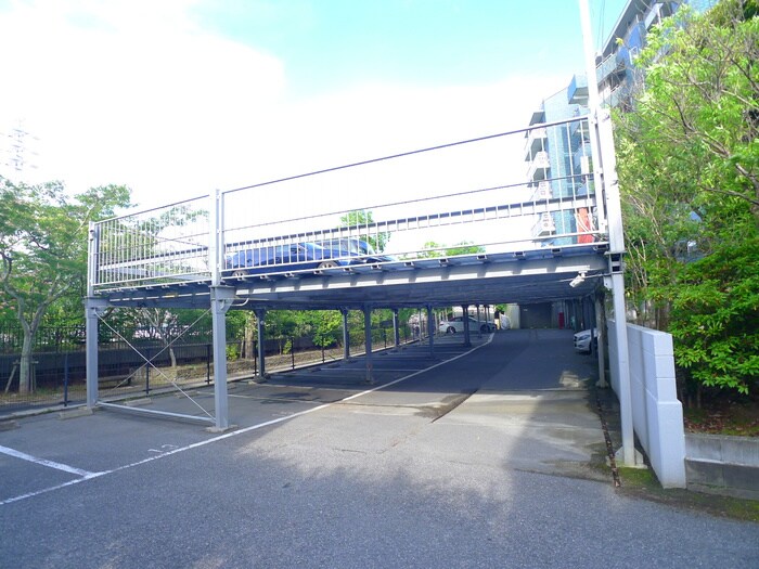 物件外観写真6　(駐車場)