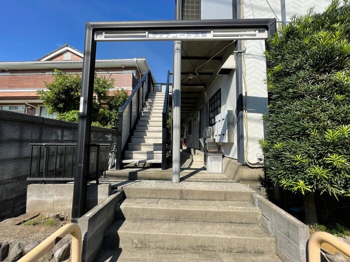 物件外観写真2　(エントランス部分)